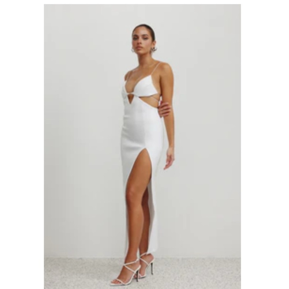 Chic White Maxi Dress with Cut-Out Design